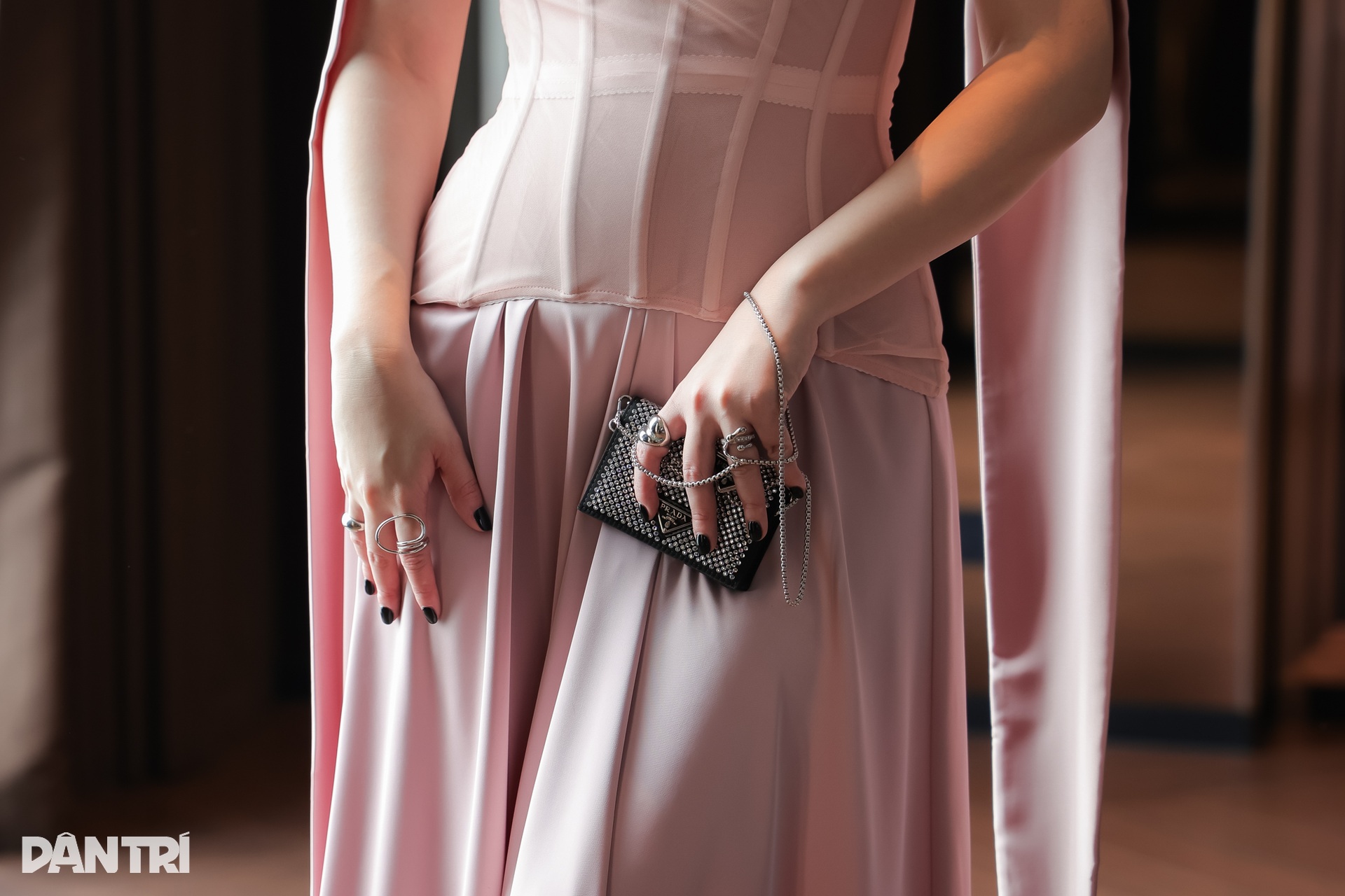 Người mẫu khoe sắc vóc gợi cảm, gợi ý mặc đẹp dự tiệc tối - 14 Người mẫu khoe sắc vóc gợi cảm, gợi ý mặc đẹp dự tiệc tối - 14