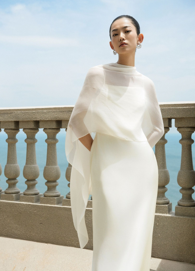 Mềm mại và ấm áp, áo choàng poncho ‘chiều lòng’ mọi quý cô sành điệu- Ảnh 8. Mềm mại và ấm áp, áo choàng poncho ‘chiều lòng’ mọi quý cô sành điệu- Ảnh 8.