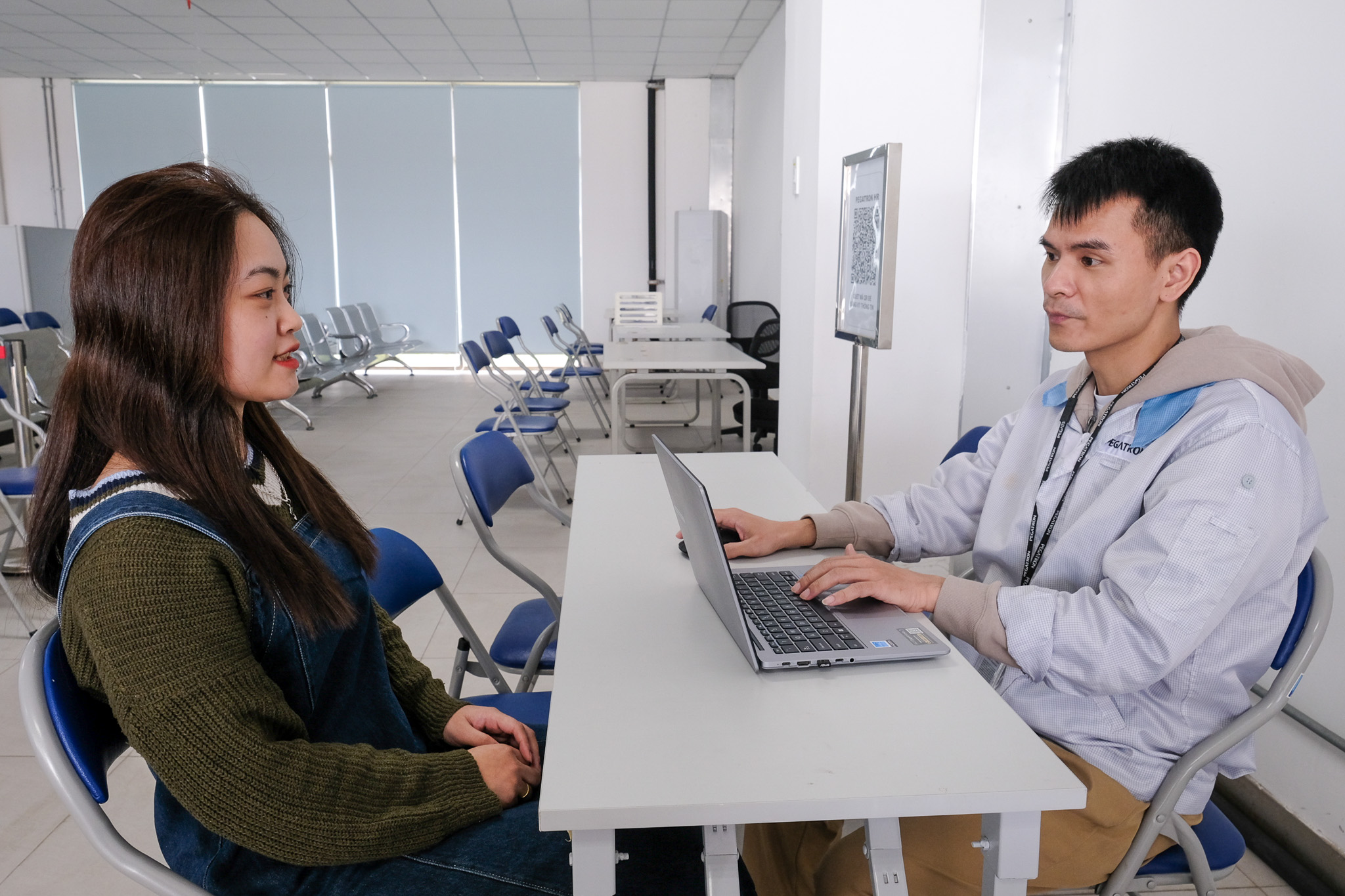 Đơn hàng tăng vọt, lương thưởng leo thang: Doanh nghiệp vẫn 'đỏ mắt' tìm lao động phổ thông - Ảnh 2. lương thưởng - Ảnh 2.