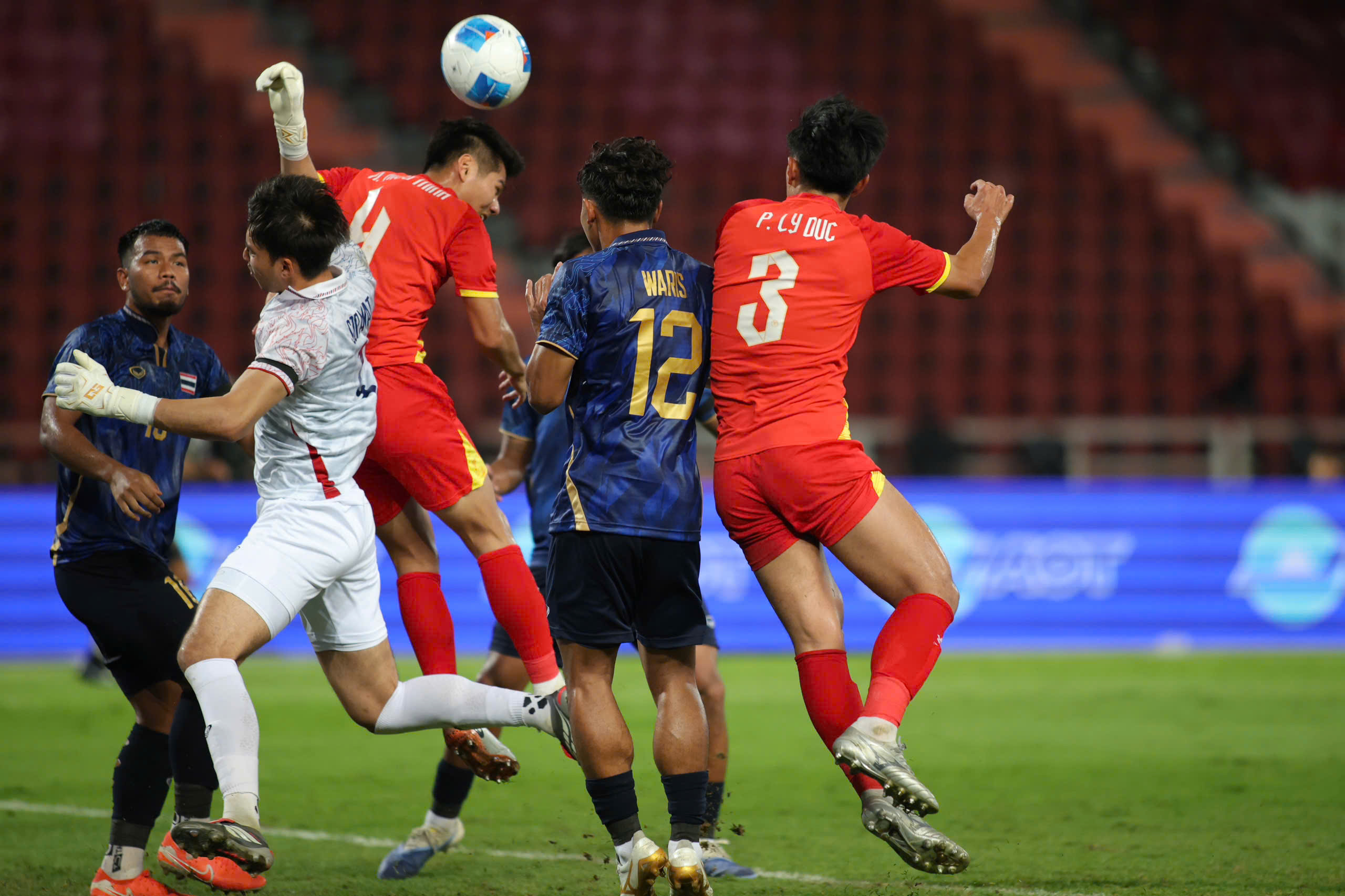 'Hòn đá tảng' Hiểu Minh sẽ kế thừa Đình Trọng làm 'lá chắn thép' trước U.23 Jordan- Ảnh 3. 'Hòn đá tảng' Hiểu Minh sẽ kế thừa Đình Trọng làm 'lá chắn thép' trước U.23 Jordan- Ảnh 3.