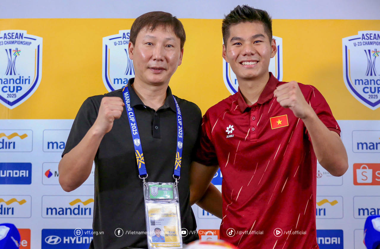 'Hòn đá tảng' Hiểu Minh sẽ kế thừa Đình Trọng làm 'lá chắn thép' trước U.23 Jordan- Ảnh 5. 'Hòn đá tảng' Hiểu Minh sẽ kế thừa Đình Trọng làm 'lá chắn thép' trước U.23 Jordan- Ảnh 5.