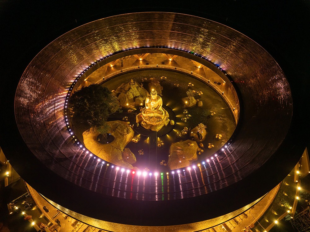 Cận cảnh tôn tượng “Đức Phật đến từ quá khứ” mới an vị tại núi Bà Đen, Tây Ninh 5 Cận cảnh tôn tượng “Đức Phật đến từ quá khứ” mới an vị tại núi Bà Đen, Tây Ninh - 5