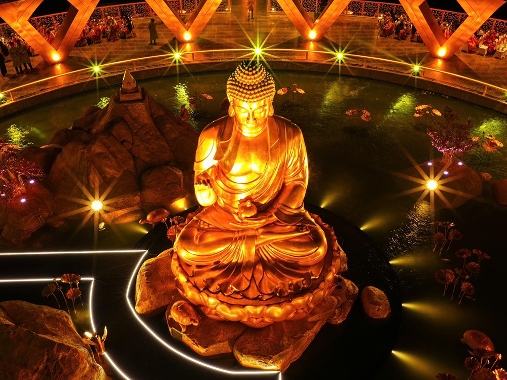 Cận cảnh tôn tượng “Đức Phật đến từ quá khứ” mới an vị tại núi Bà Đen, Tây Ninh 9 Cận cảnh tôn tượng “Đức Phật đến từ quá khứ” mới an vị tại núi Bà Đen, Tây Ninh - 9