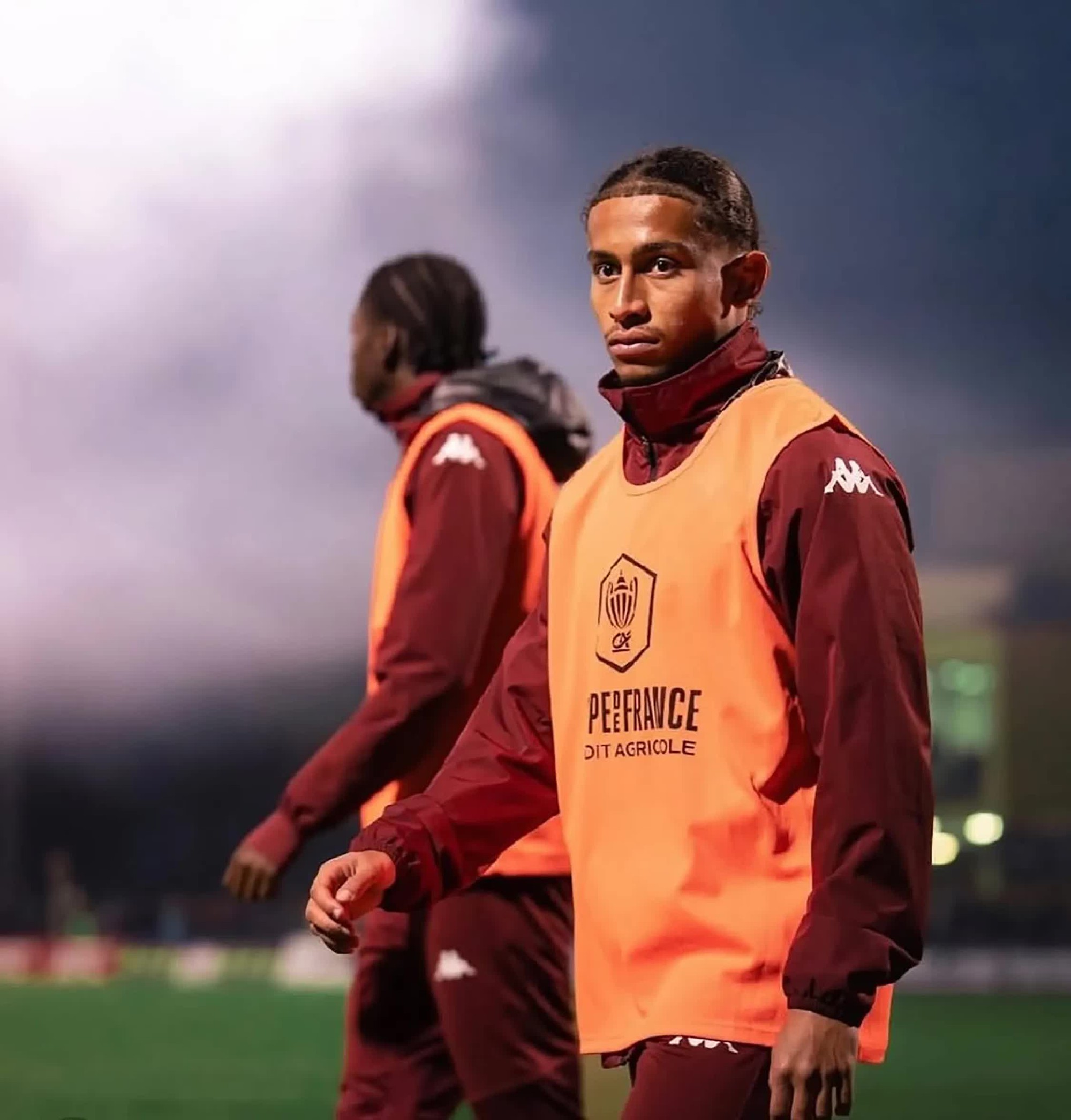 Thảm kịch hỏa hoạn tại Thụy Sĩ khiến 155 người thương vong: Cha mẹ tuyệt vọng tìm con không thể nhận dạng, hàng trăm người thắp nến tưởng niệm- Ảnh 5.