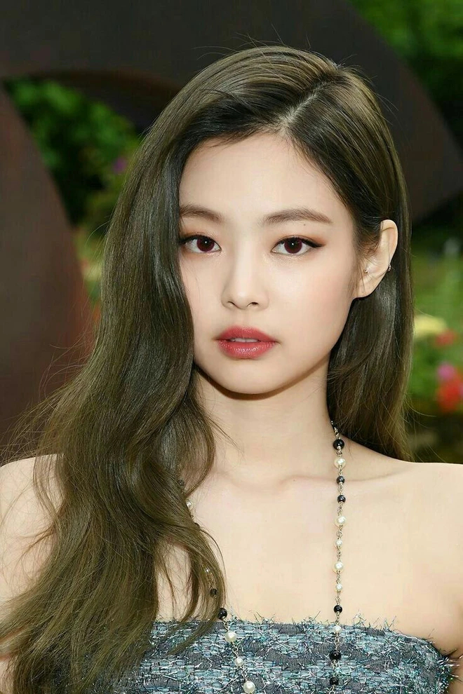 Ai hại Jennie (BLACKPINK) thê thảm thế này?- Ảnh 5. Ai hại Jennie (BLACKPINK) thê thảm thế này?- Ảnh 5.