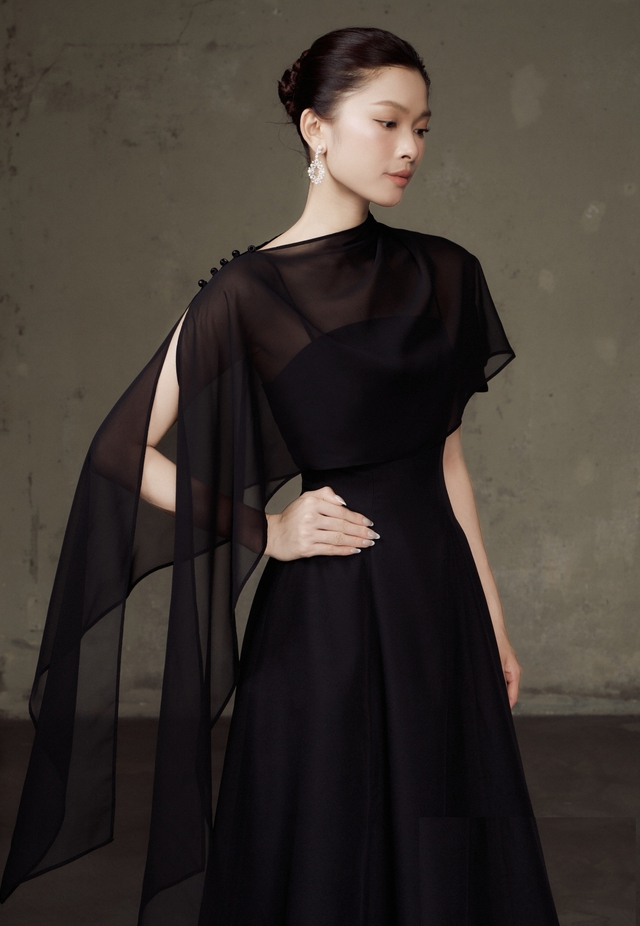 Phối váy và khăn choàng lụa voan, nhìn góc nào cũng đẹp- Ảnh 6. Phối váy và khăn choàng lụa voan, nhìn góc nào cũng đẹp- Ảnh 6.