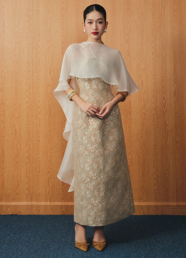 Phối váy và khăn choàng lụa voan, nhìn góc nào cũng đẹp- Ảnh 8. Phối váy và khăn choàng lụa voan, nhìn góc nào cũng đẹp- Ảnh 8.