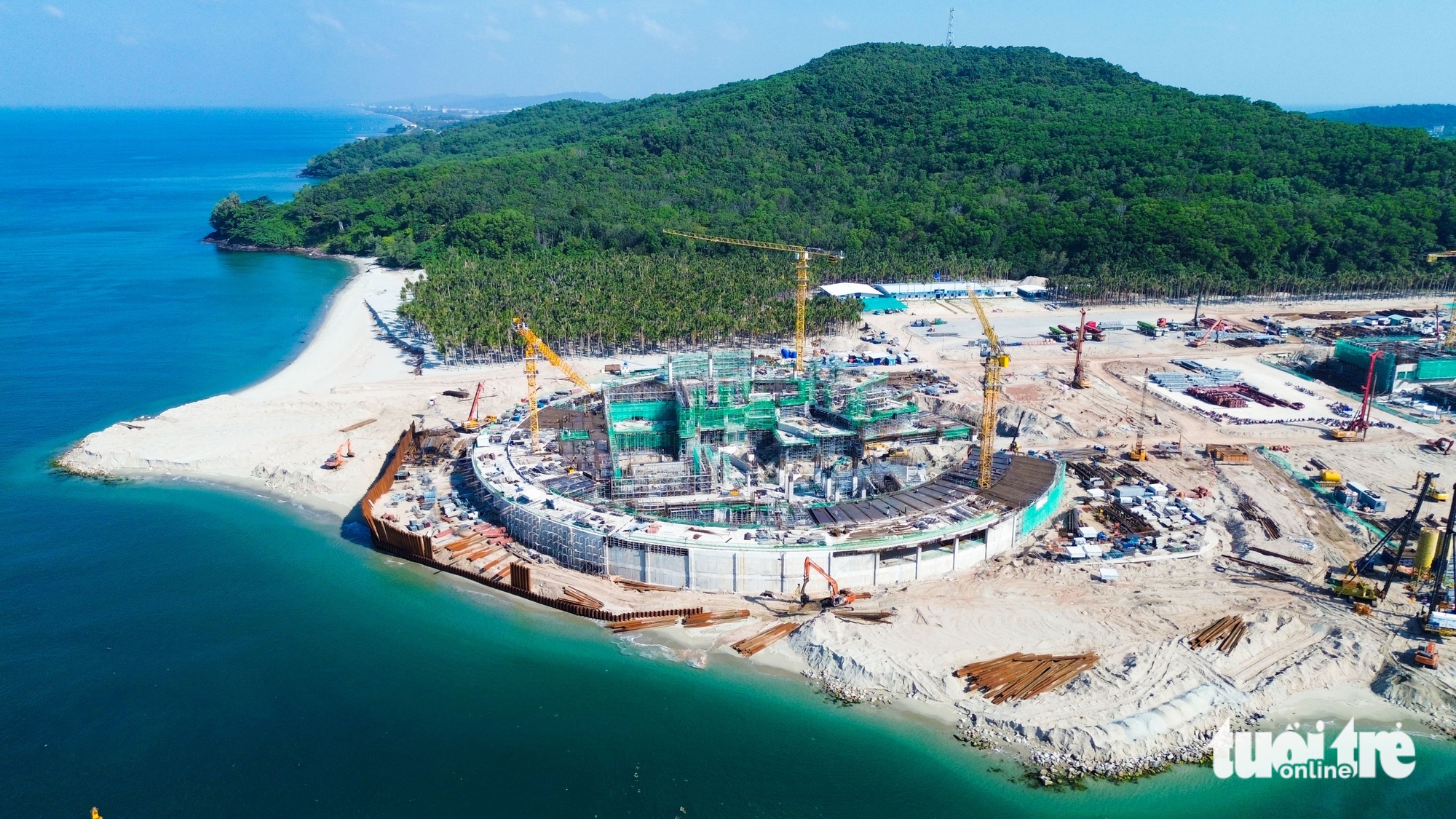 Hàng ngàn công nhân ‘làm nóng’ đại công trường các dự án đón APEC 2027 ở Phú Quốc 5 APEC 2027 - Ảnh 5.