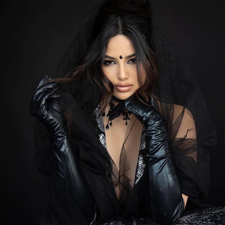 Hai hoa hậu vào top 100 gương mặt đẹp nhất thế giới - 7