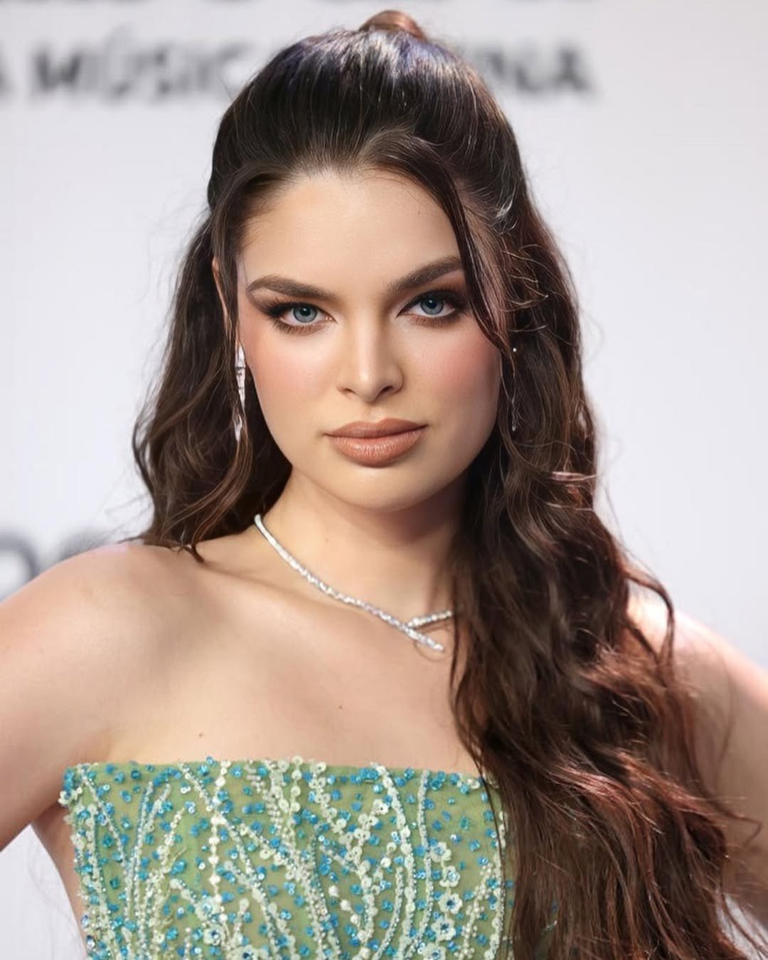 Hai hoa hậu vào top 100 gương mặt đẹp nhất thế giới 22 Hai hoa hậu vào top 100 gương mặt đẹp nhất thế giới - 21