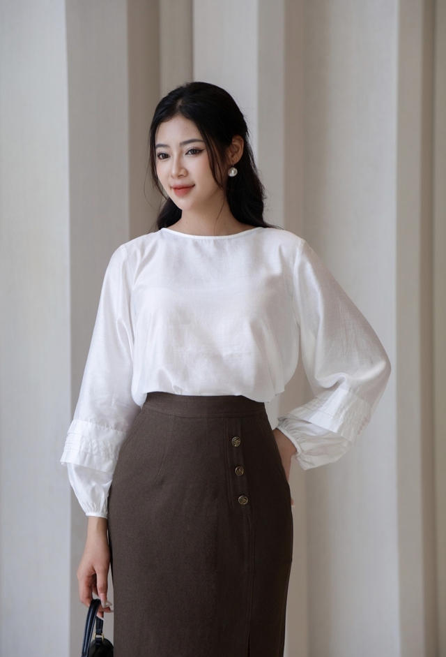 Áo không cổ ghi điểm cho vẻ ngoài thanh lịch nhờ sự giản đơn- Ảnh 3. Áo không cổ ghi điểm cho vẻ ngoài thanh lịch nhờ sự giản đơn- Ảnh 3.