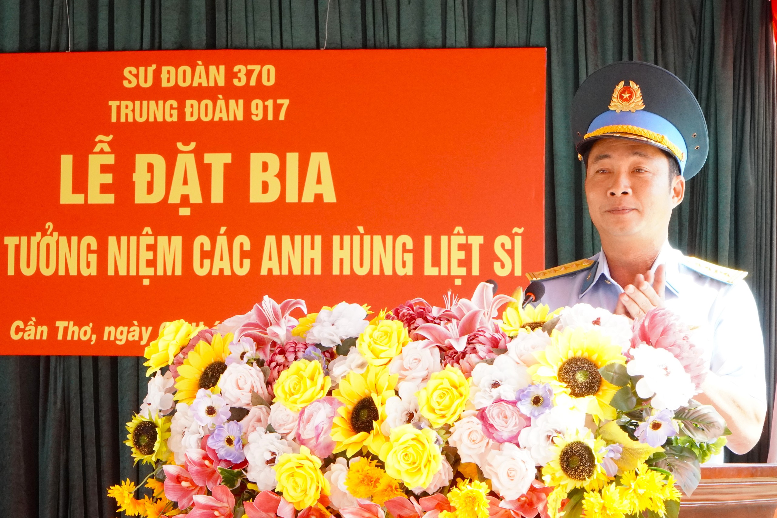 Báo Thanh Niên dựng bia tưởng niệm 18 liệt sĩ Trung đoàn Không quân 917 - Ảnh 9.