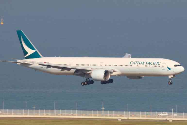 Những chuyến bay kì dị nhất thời khắc Giao thừa: CX880, NH106, CX872 và UA810- Ảnh 2.