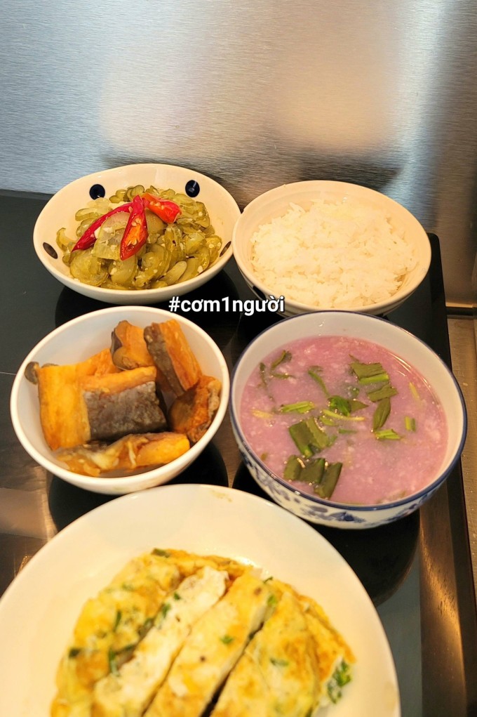 Chàng trai nấu một lần ăn ba bữa để tiết kiệm thời gian và chi phí - 5