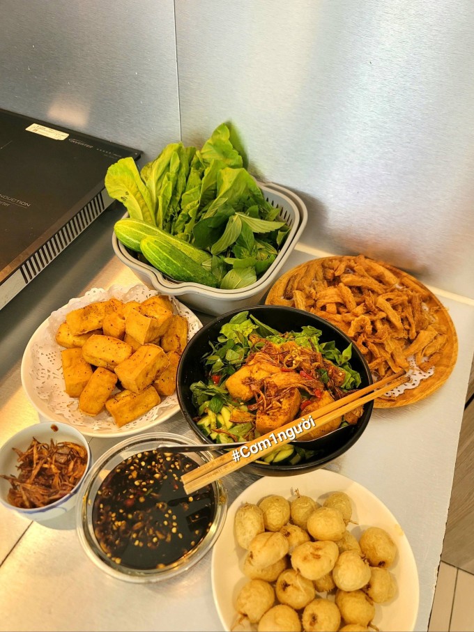 Chàng trai nấu một lần ăn ba bữa để tiết kiệm thời gian và chi phí - 8