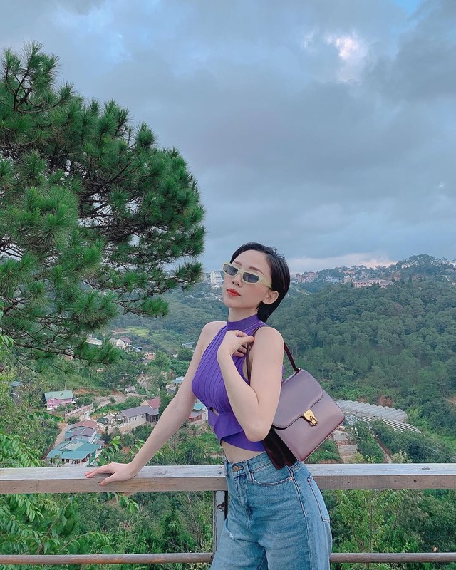 Sức hút từ chiếc túi đeo vai nắp gập không bao giờ lỗi mốt- Ảnh 7.