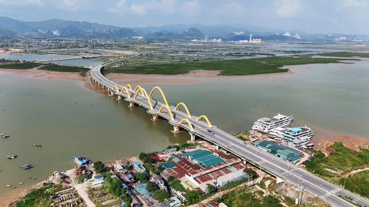 Quảng Ninh tính xây Trung tâm hành chính mới, có quảng trường chứa 100.000 người- Ảnh 4.