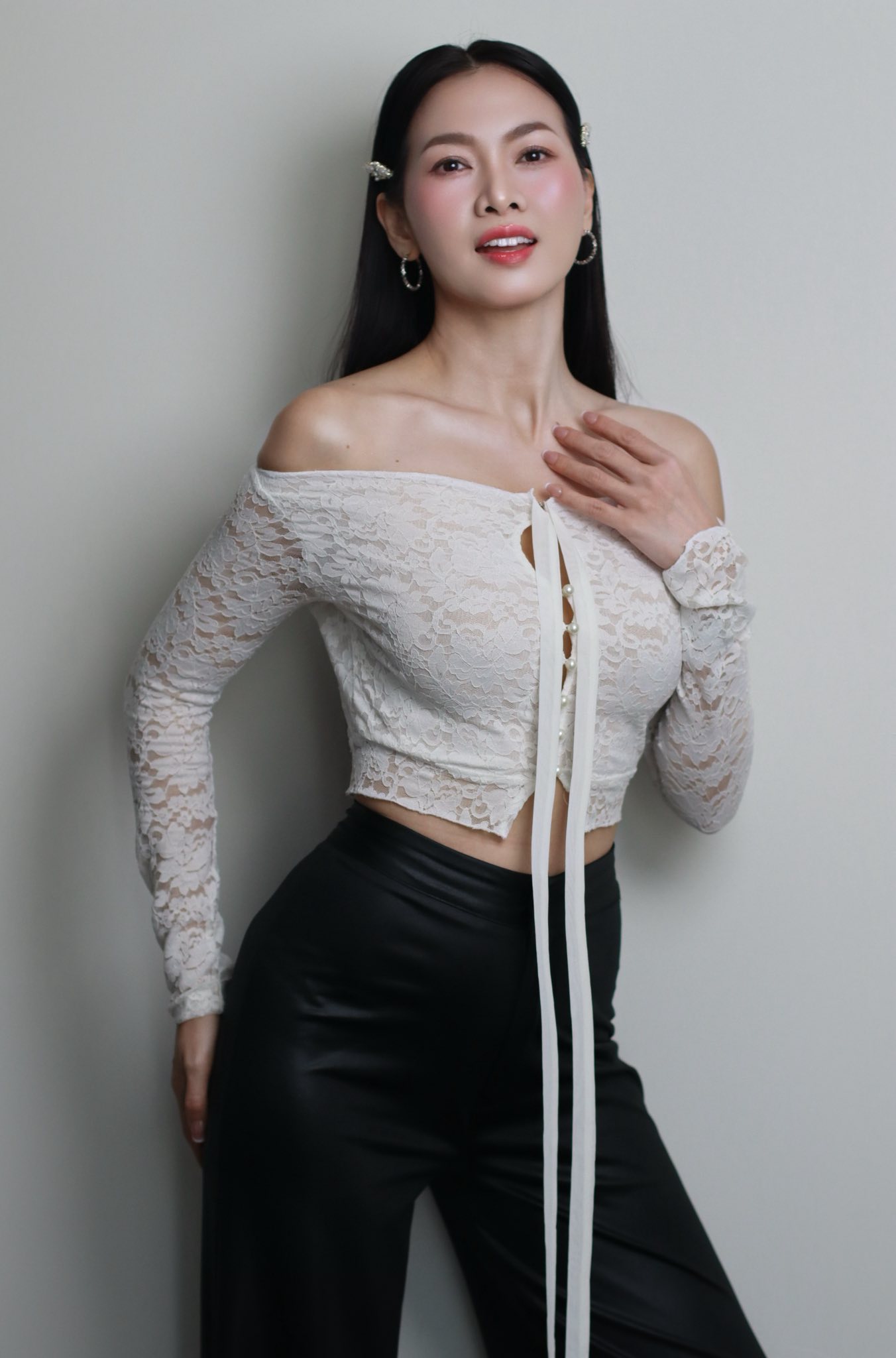 Nhan sắc trẻ đẹp của nữ nghệ sĩ 43 tuổi là mẹ đơn thân, 