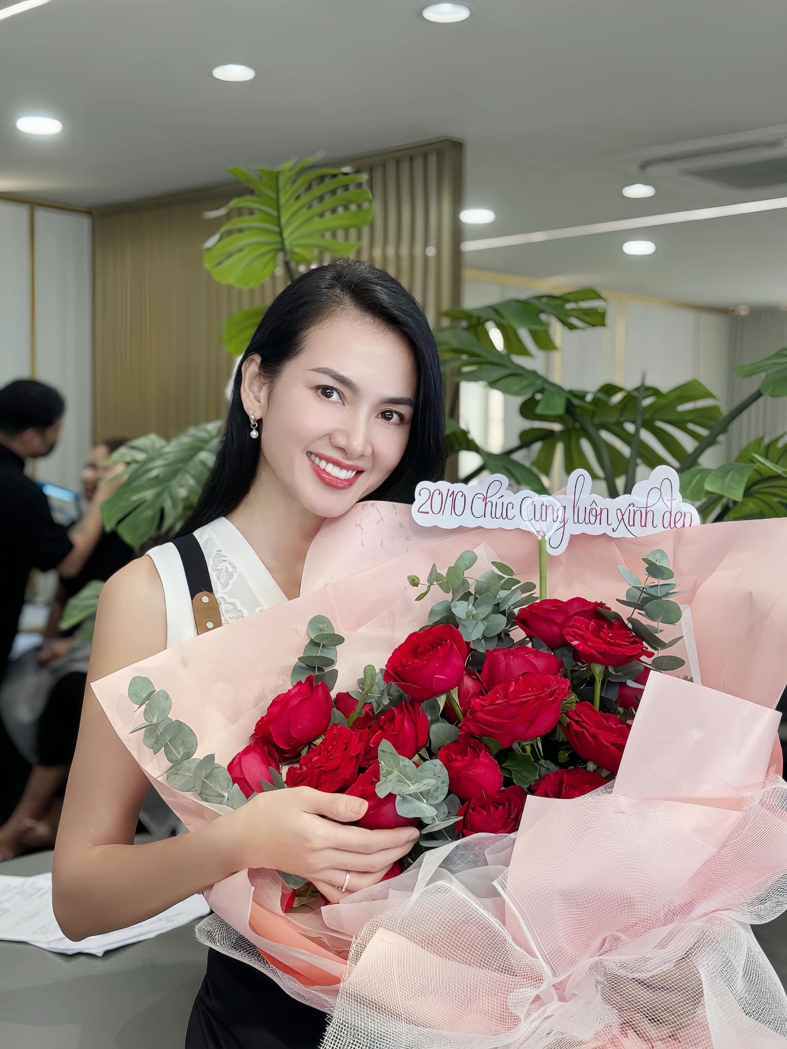 Nhan sắc trẻ đẹp của nữ nghệ sĩ 43 tuổi là mẹ đơn thân, 