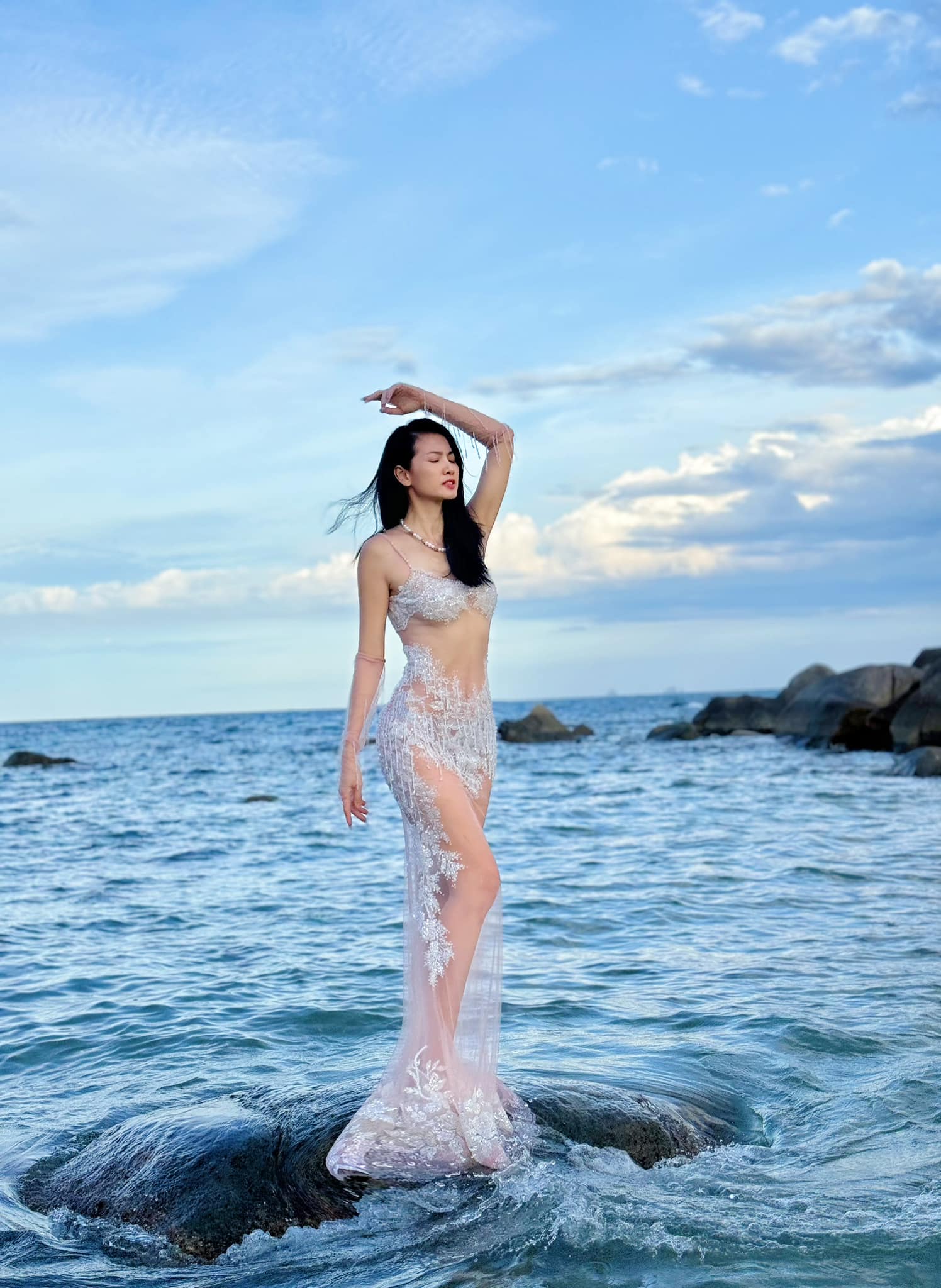 Nhan sắc trẻ đẹp của nữ nghệ sĩ 43 tuổi là mẹ đơn thân, 