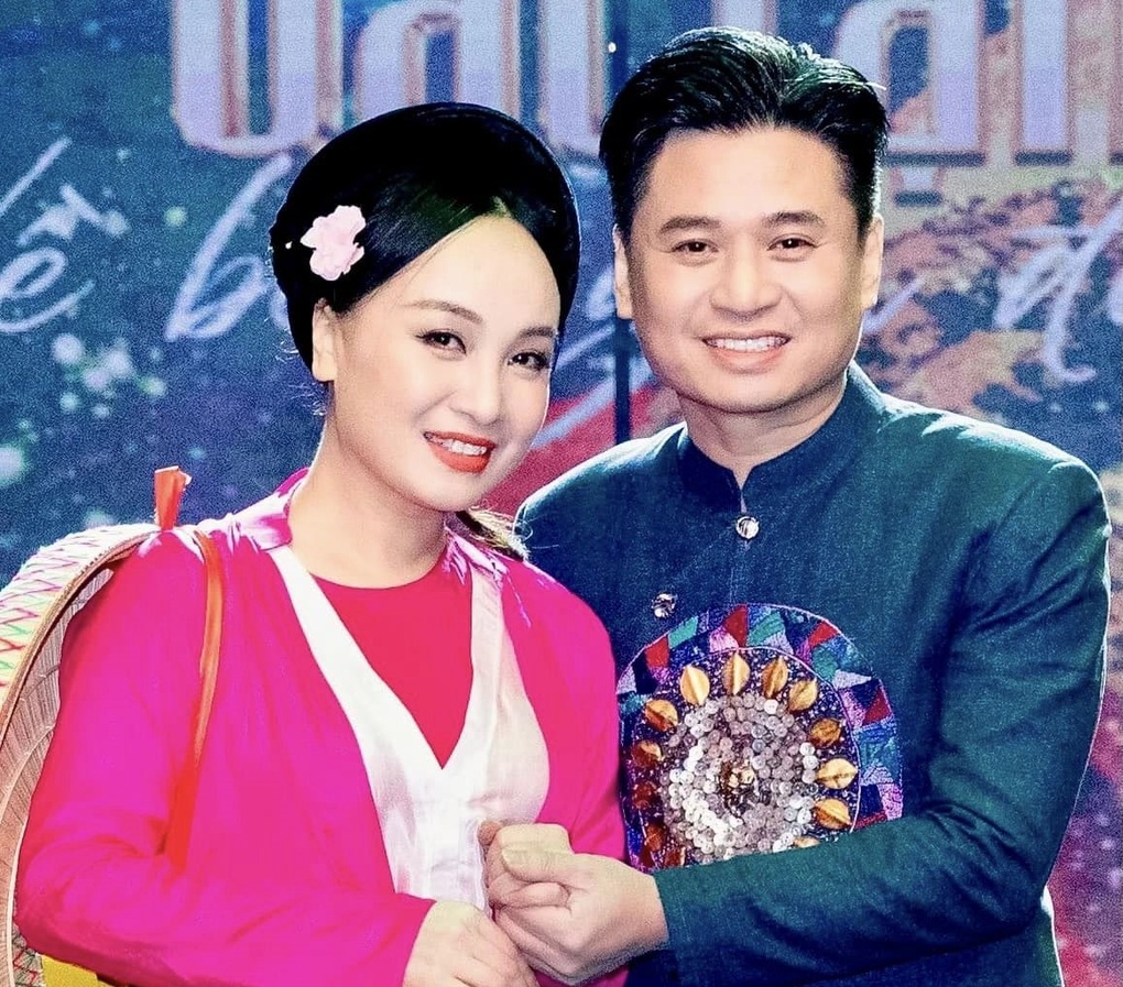 Việt Nam có cặp vợ chồng quyền lực đều là Giám đốc Nhà hát, giọng hát đẳng cấp NSND cả nước công nhận- Ảnh 5.