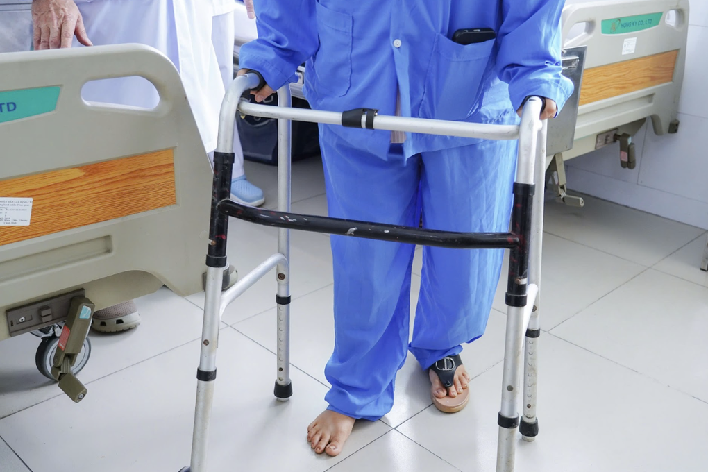 Căn bệnh hiểm khiến người phụ nữ 42 tuổi đứng lên là chảy nước mắt - 2