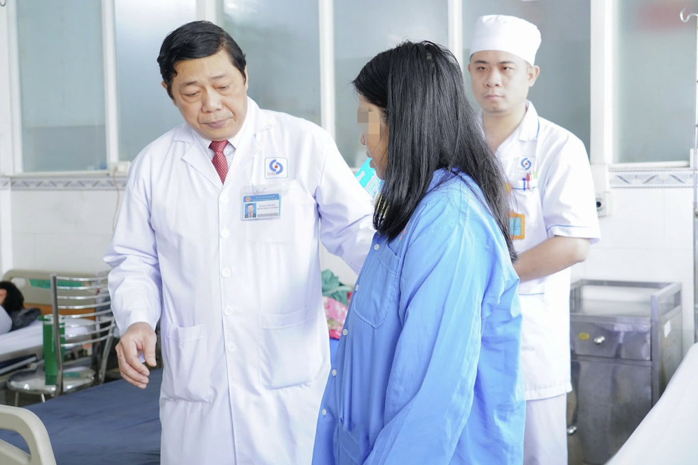 Căn bệnh hiểm khiến người phụ nữ 42 tuổi đứng lên là chảy nước mắt - 3