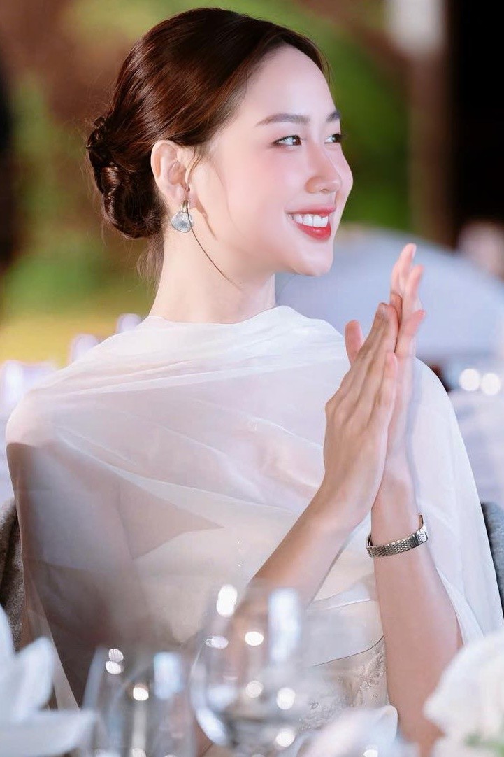 Sắc vóc hoa hậu cao nhất showbiz Việt - 3