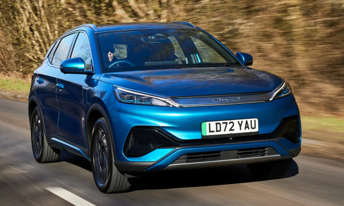 BYD Atto 3 phiên bản tay lái nghịch tại Anh. Ảnh: Auto Express