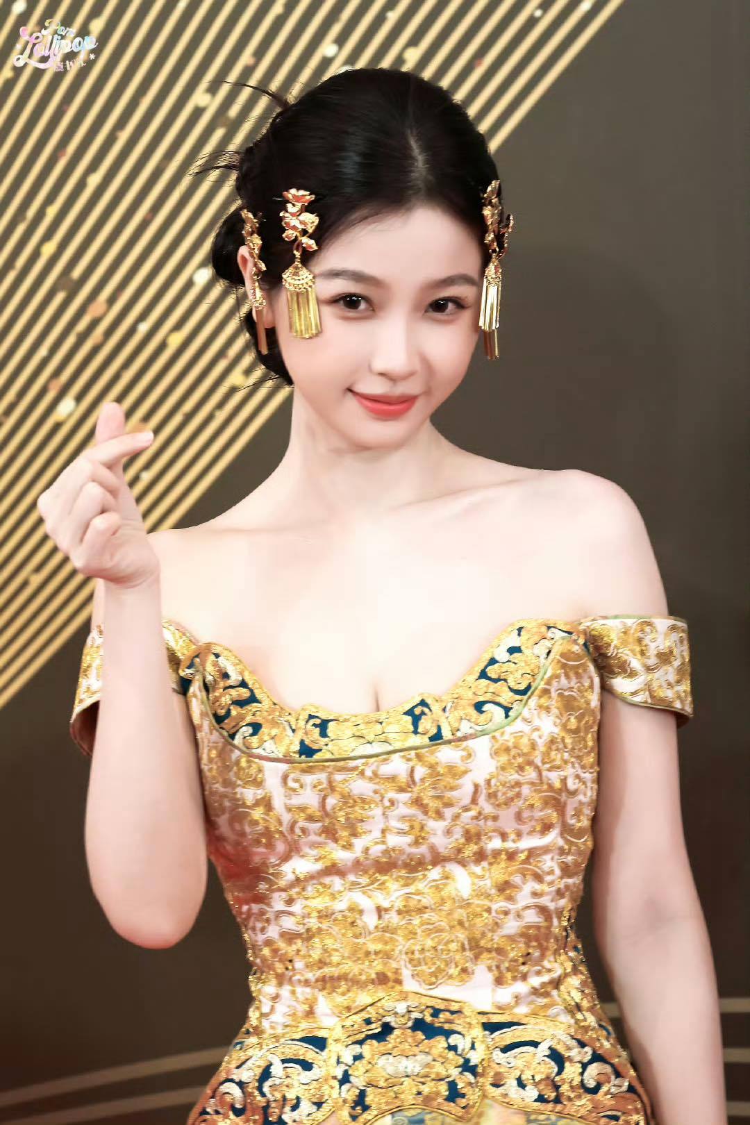 Những vụ sụp đổ hình tượng chấn động: “Tiểu thư” showbiz lộ bản chất, dồn ép đồng nghiệp đến bước đường cùng- Ảnh 3. Những vụ sụp đổ hình tượng chấn động: “Tiểu thư” showbiz lộ bản chất, dồn ép đồng nghiệp đến bước đường cùng- Ảnh 3.