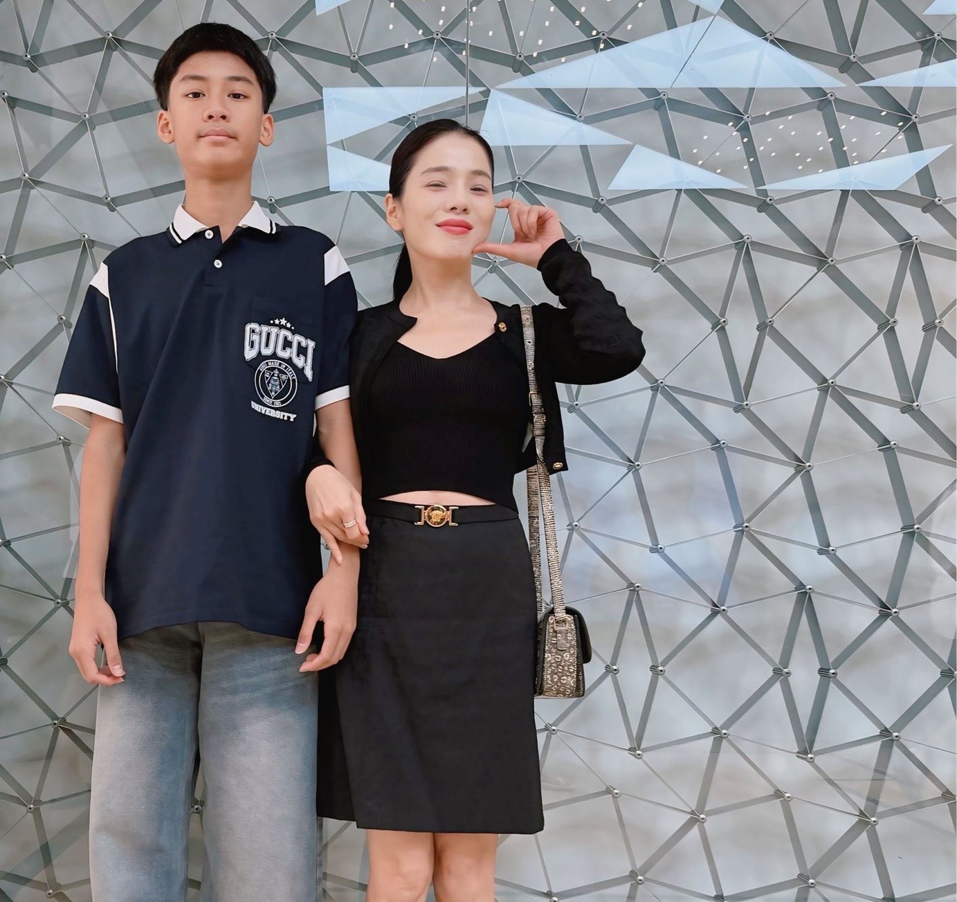 Con trai 14 tuổi của Lệ Quyên: Cao 1,8m nổi bật, được mẹ mua nhà 400m2 - 2