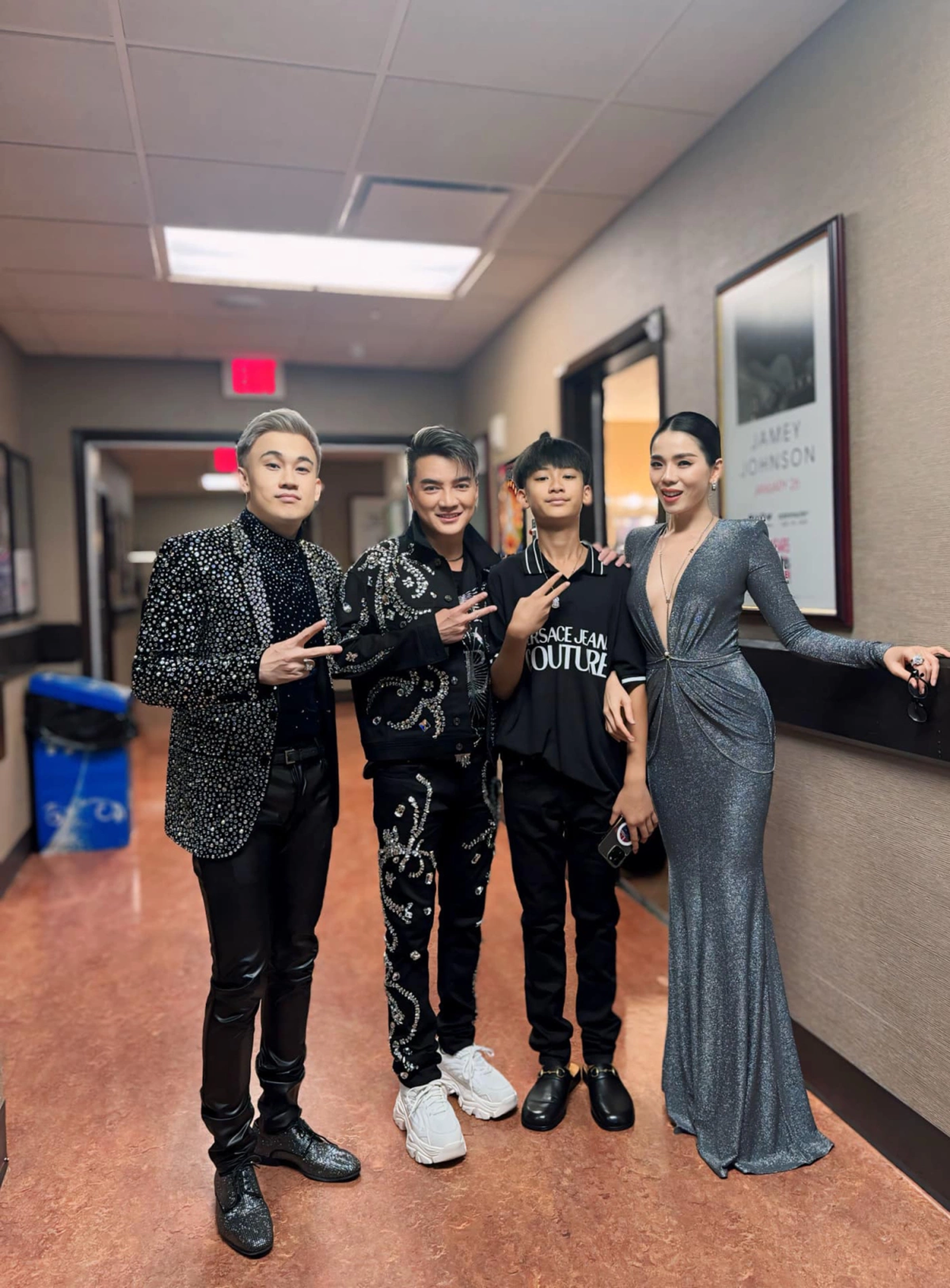 Con trai 14 tuổi của Lệ Quyên: Cao 1,8m nổi bật, được mẹ mua nhà 400m2 - 4