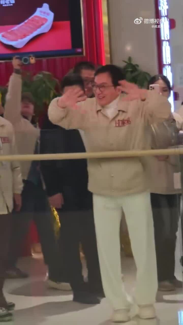 Thành Long 'ngầm giúp đỡ con gái'