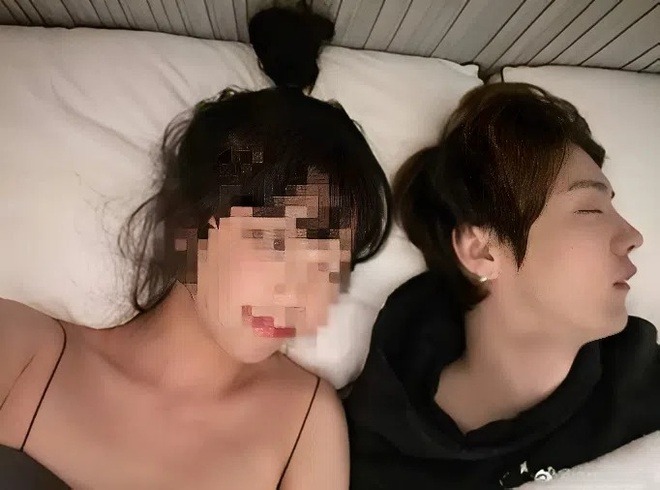 Không cứu nổi Lộc Hàm: Lộ thêm ảnh thân mật với Không cứu nổi Lộc Hàm: Lộ thêm ảnh thân mật với