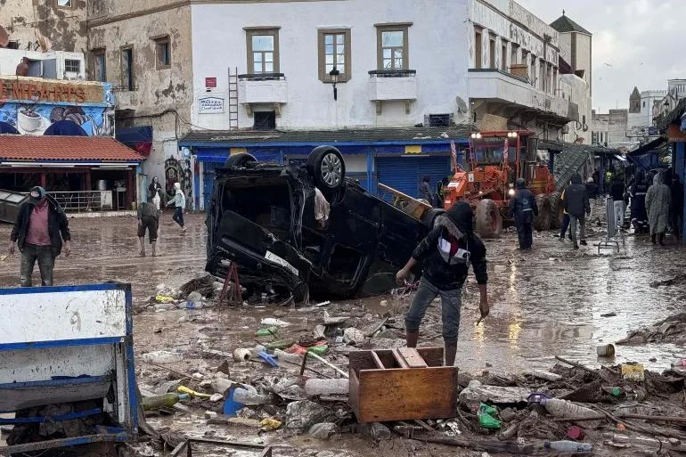 Lũ ở thị trấn ven biển Safi, cách thủ đô Rabat (Morocco) 300 km về phía nam. Ảnh: AFP AFP__20251215__887D6HW__v2__HighRes__MoroccoFloods-1765863724.jpg