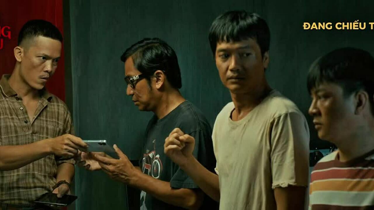 Phân cảnh nhóm tội phạm ép các nạn nhân lừa đảo trực tuyến