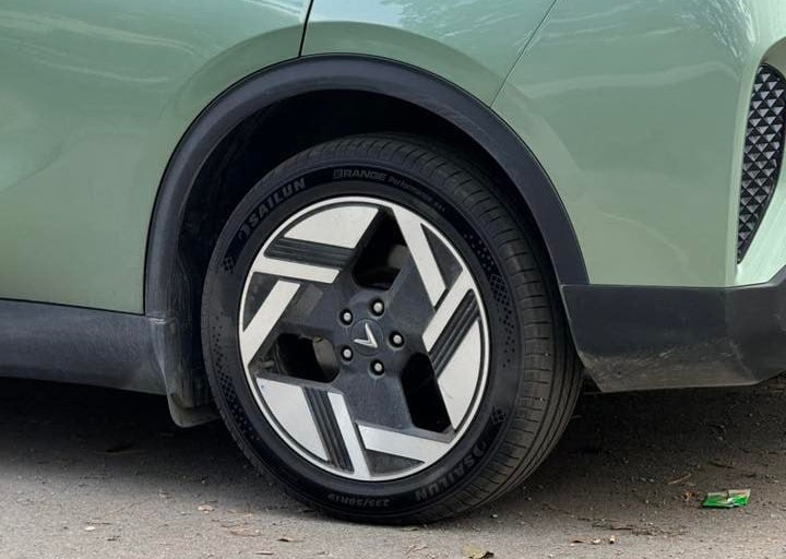 Rộ tin VinFast Limo Green bản mới vừa chạy thử nghiệm, nhiều trang bị hơn- Ảnh 4. Rộ tin VinFast Limo Green bản mới vừa chạy thử nghiệm, nhiều trang bị hơn- Ảnh 4.