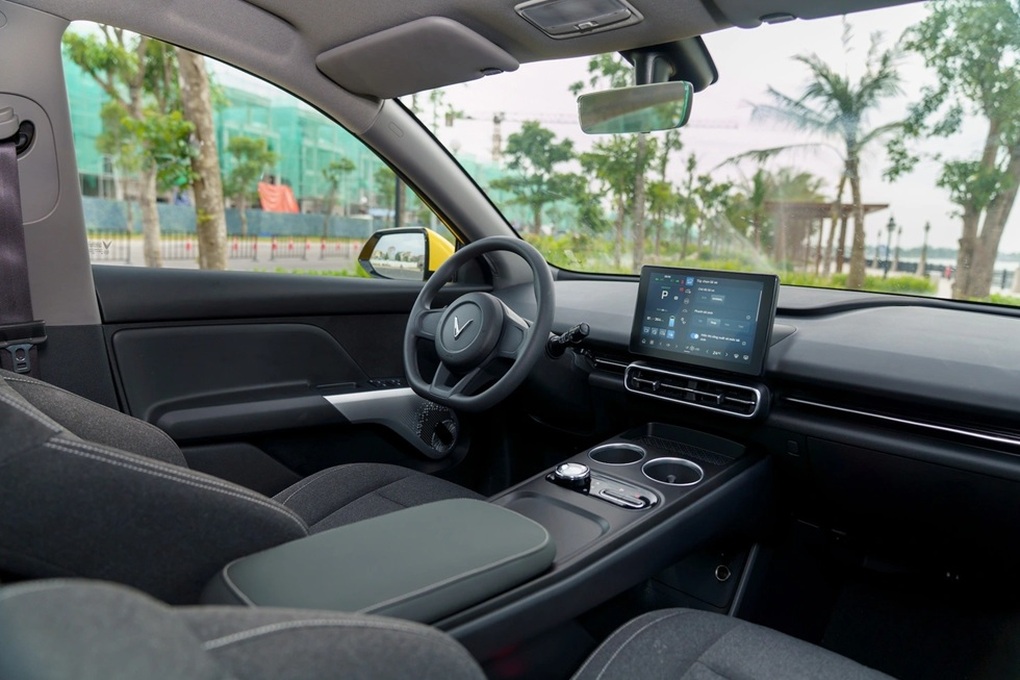 Rộ tin VinFast Limo Green sắp có bản “gia đình”, bổ sung nhiều trang bị - 2