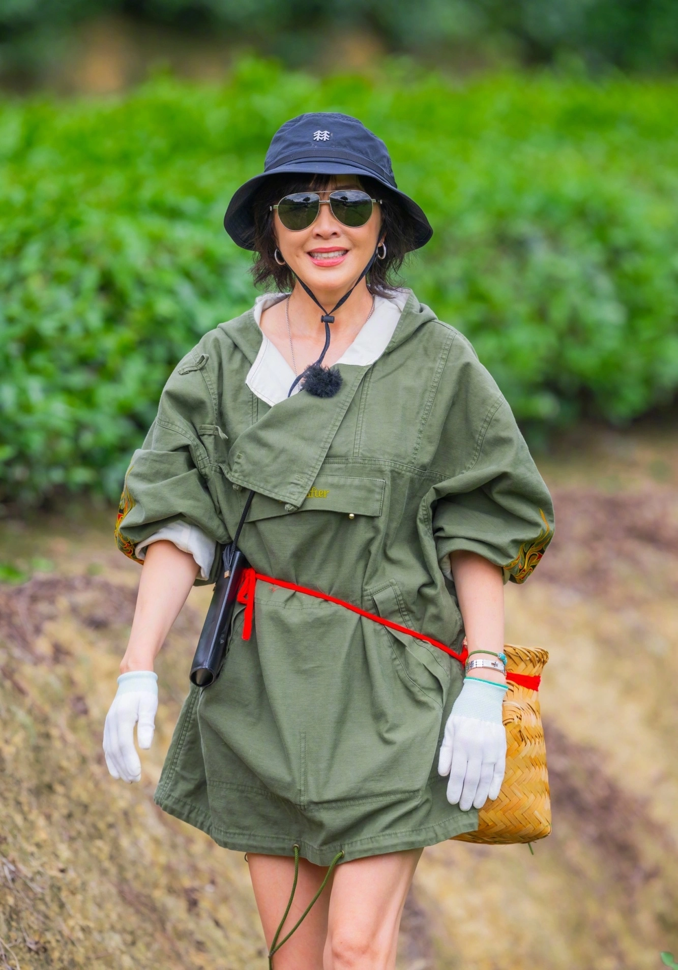 Váy áo giúp Lưu Gia Linh 'ăn gian' tuổi - 2