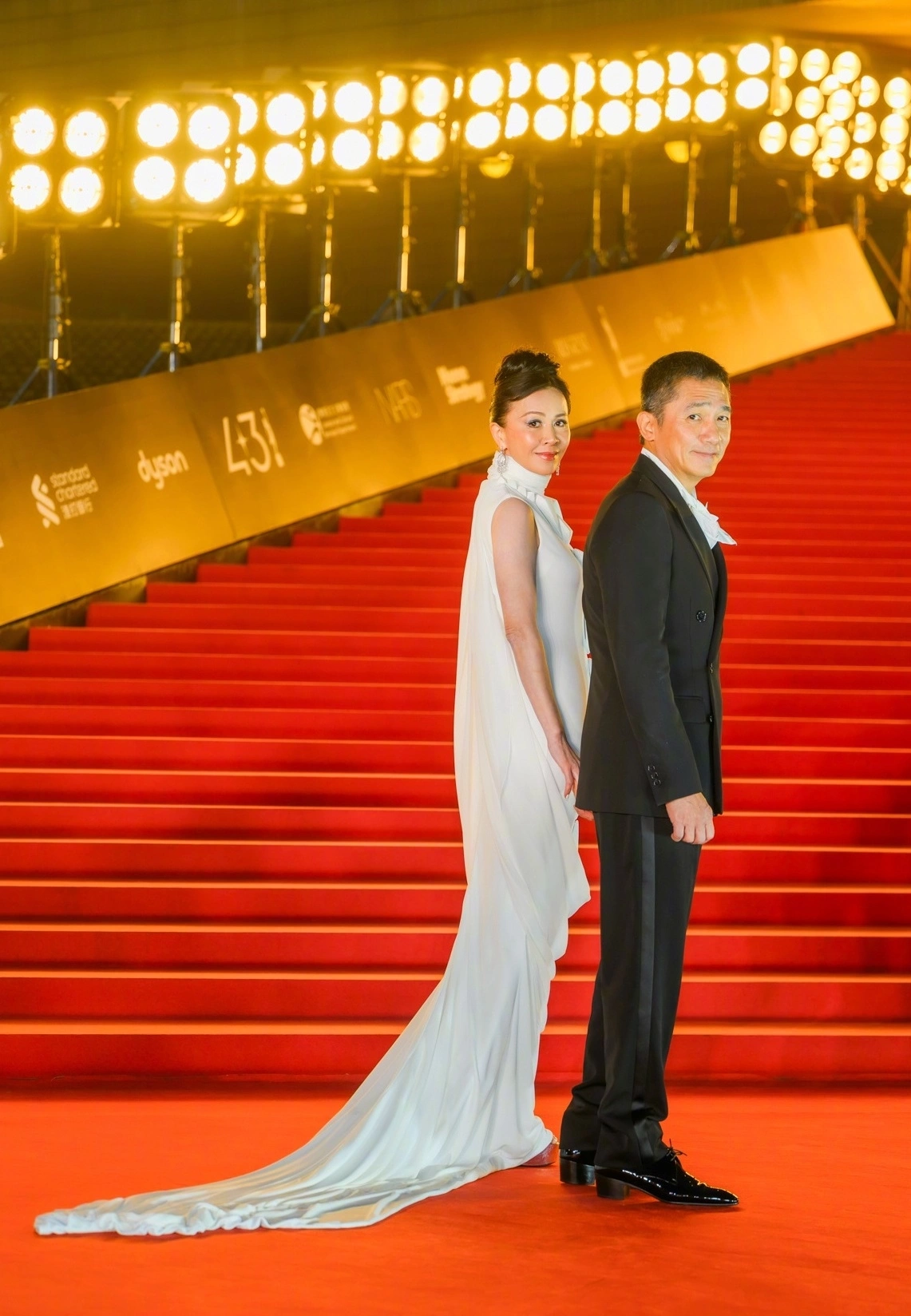 Váy áo giúp Lưu Gia Linh ăn gian tuổi 13 Váy áo giúp Lưu Gia Linh 'ăn gian' tuổi - 12