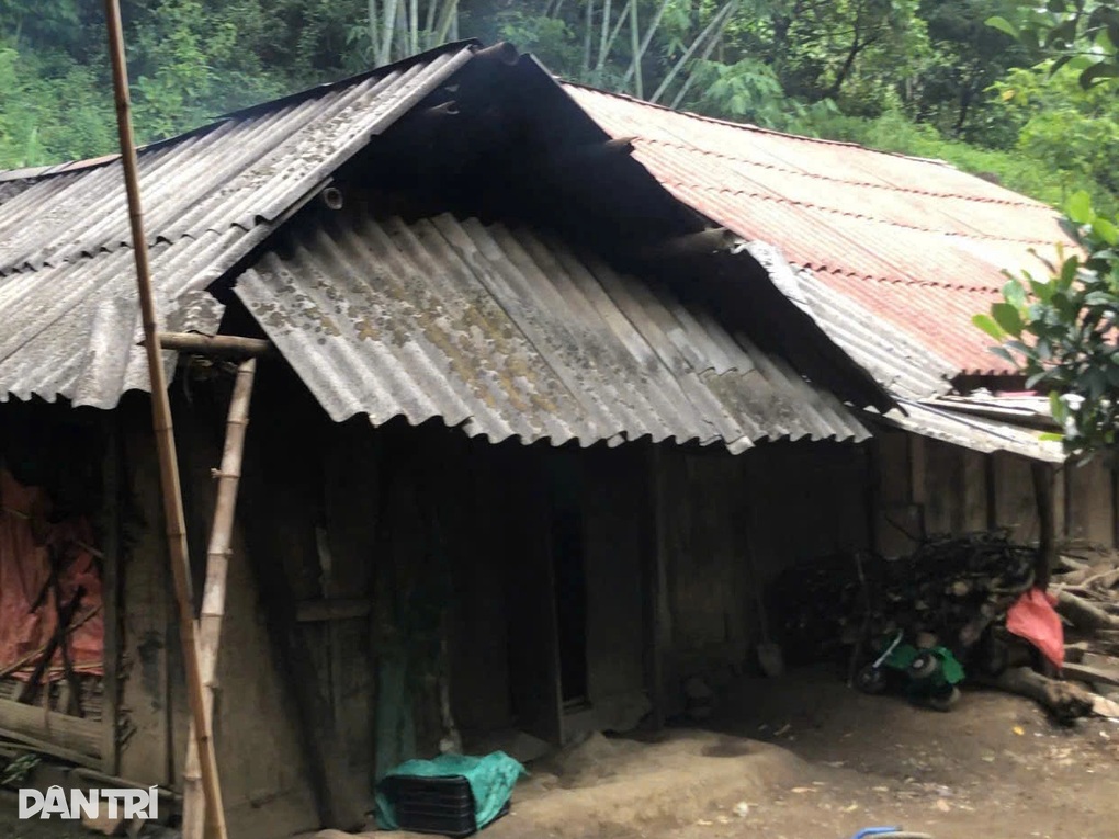 Người bố trẻ địu con bại não, đi xe máy hơn 200km tìm cơ hội chữa trị - 3