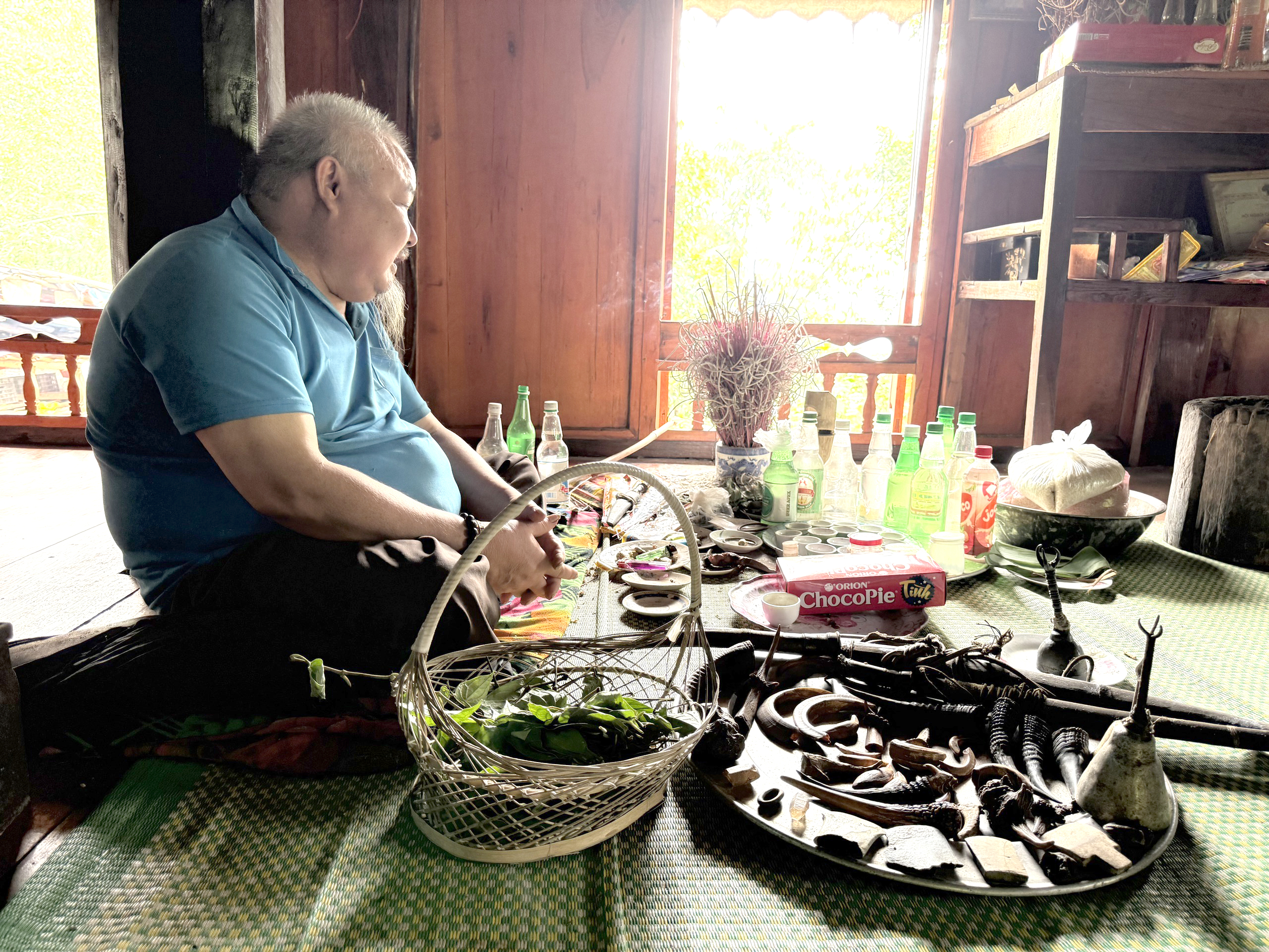 Thầy mo Mường và túi Khót bí ẩn  - Ảnh 2.