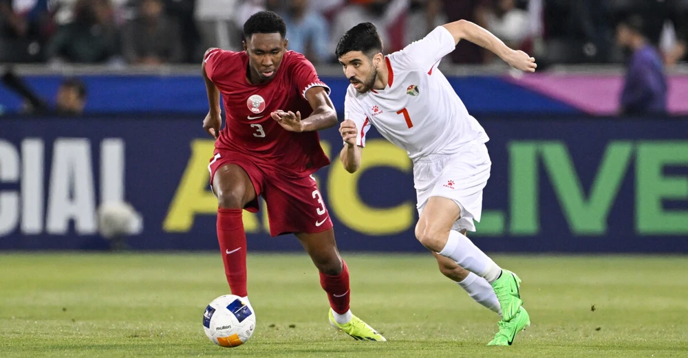 Các học trò HLV Omar Najhi xem trận ra quân mang tính quyết định cho suất đi tiếp ở giải châu Á. Ảnh: CCT. u-23-viet-nam-gap-thu-thach-lon-nhat-chau-luc (3).jpg