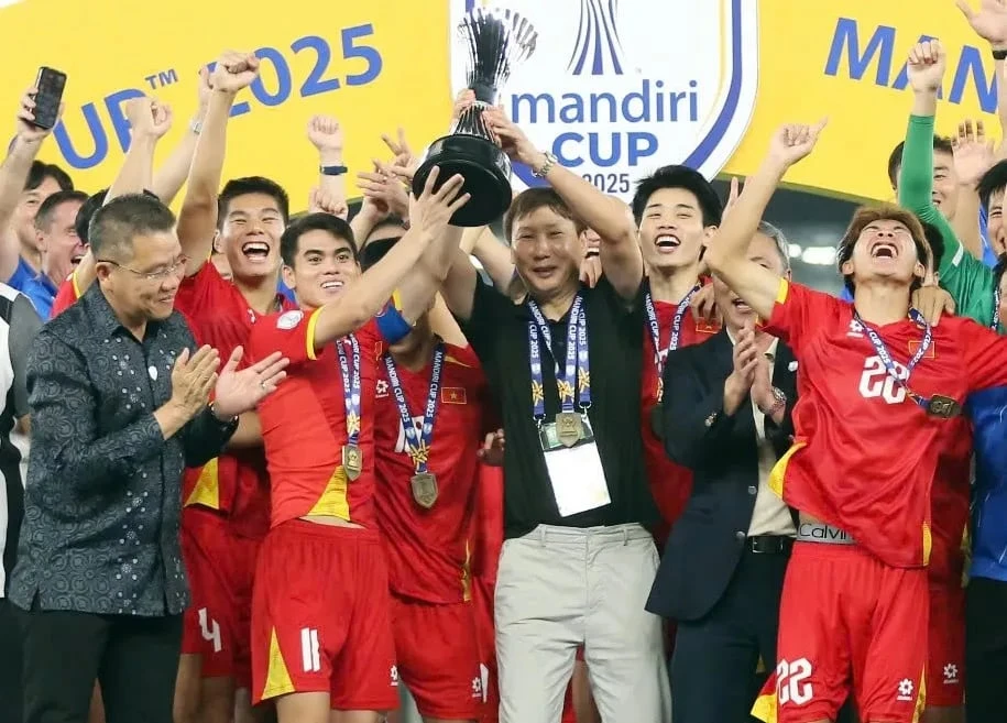 HLV Kim Sang-sik sau hai chức vô địch Đông Nam Á sẽ gặp nhiều thách thức ở vòng chung kết châu Á. Ảnh: CCT. u-23-viet-nam-gap-thu-thach-lon-nhat-chau-luc (6).jpg