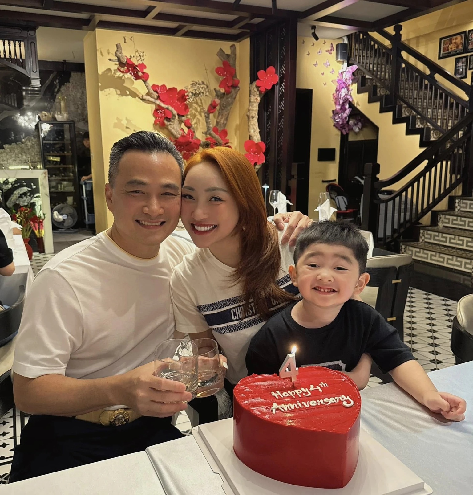 Diễn viên sở hữu tài sản nghìn tỉ, biệt thự từ Việt Nam đến London: Hôn nhân viên mãn bên vợ kém 16 tuổi- Ảnh 8.