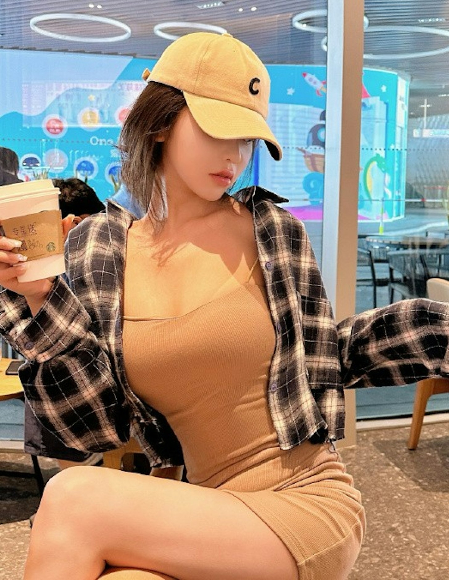 Profile cô gái đang làm chao đảo showbiz: Tiểu thư nhà giàu với quá khứ “bé ba”, hốt hết cả dàn mỹ nam đình đám- Ảnh 4.