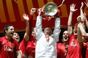 Phản ứng của Sir Alex Ferguson trước tiếng la ó chỉ trích dữ dội từ fan MU