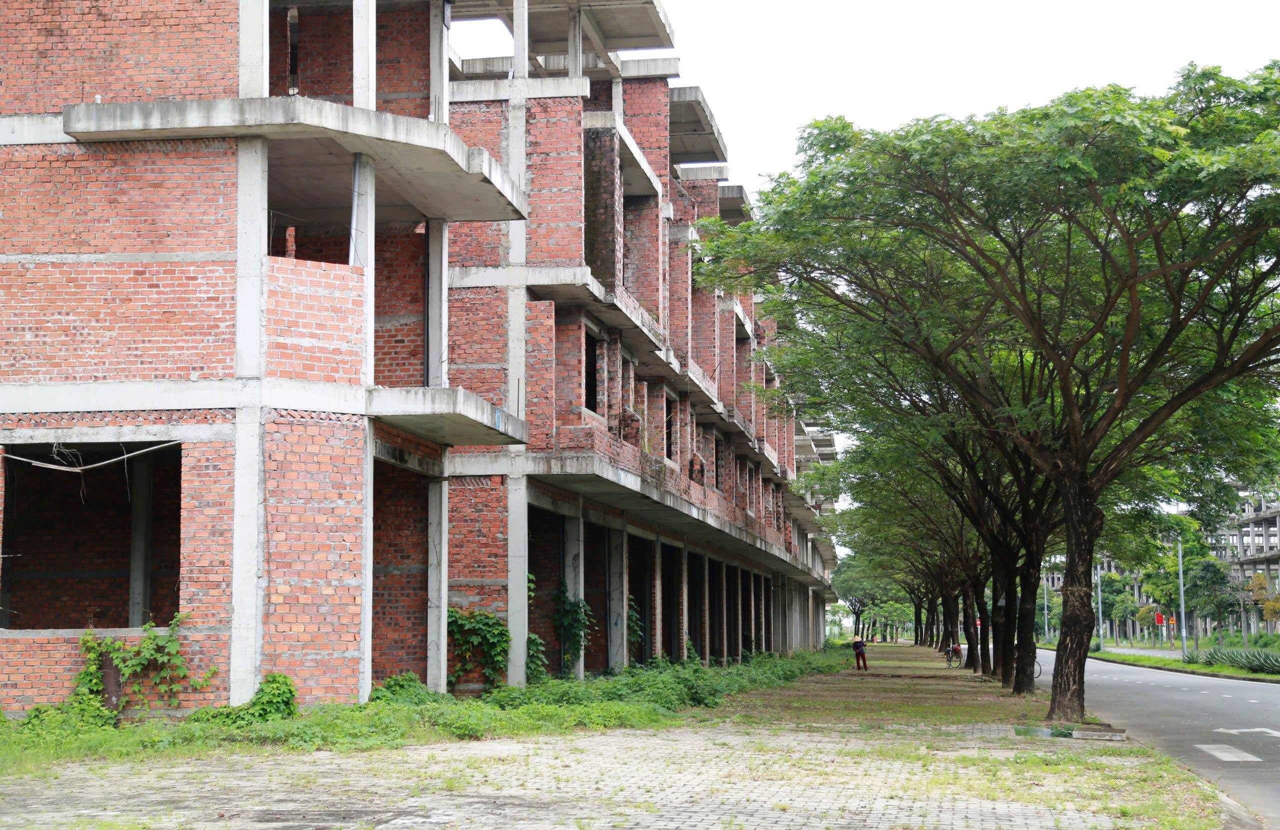 Cận cảnh khu đô thị gần 4.500 tỉ đồng ở Đà Nẵng dính hàng loạt vi phạm- Ảnh 4. Cận cảnh khu đô thị gần 4.500 tỉ đồng ở Đà Nẵng dính hàng loạt vi phạm- Ảnh 4.