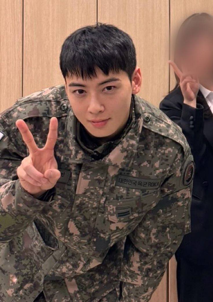 Showbiz có mỹ nam IQ xuất chúng, thiên tài gương mặt được Bộ Quốc phòng chọn làm đại diện thúc đẩy kinh tế quốc gia- Ảnh 5.