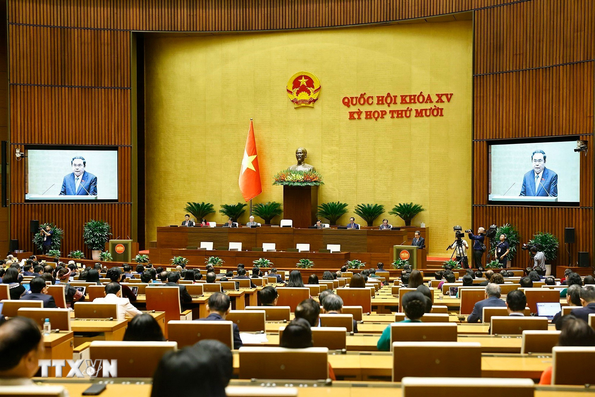 Chủ tịch Quốc hội: Kiến tạo khuôn khổ pháp lý cho đổi mới và phát triển - Ảnh 2.